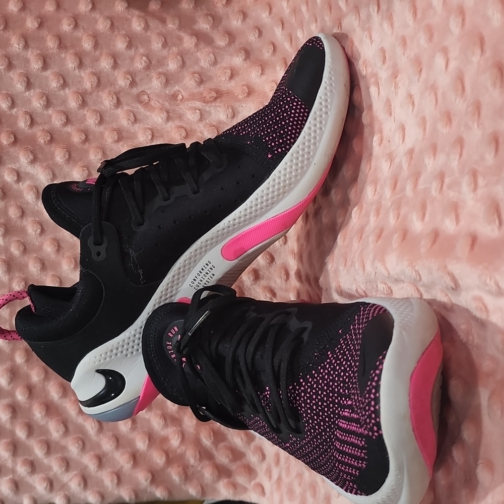 Men's Nike Joyride Run Flyknit Pink Black Blast